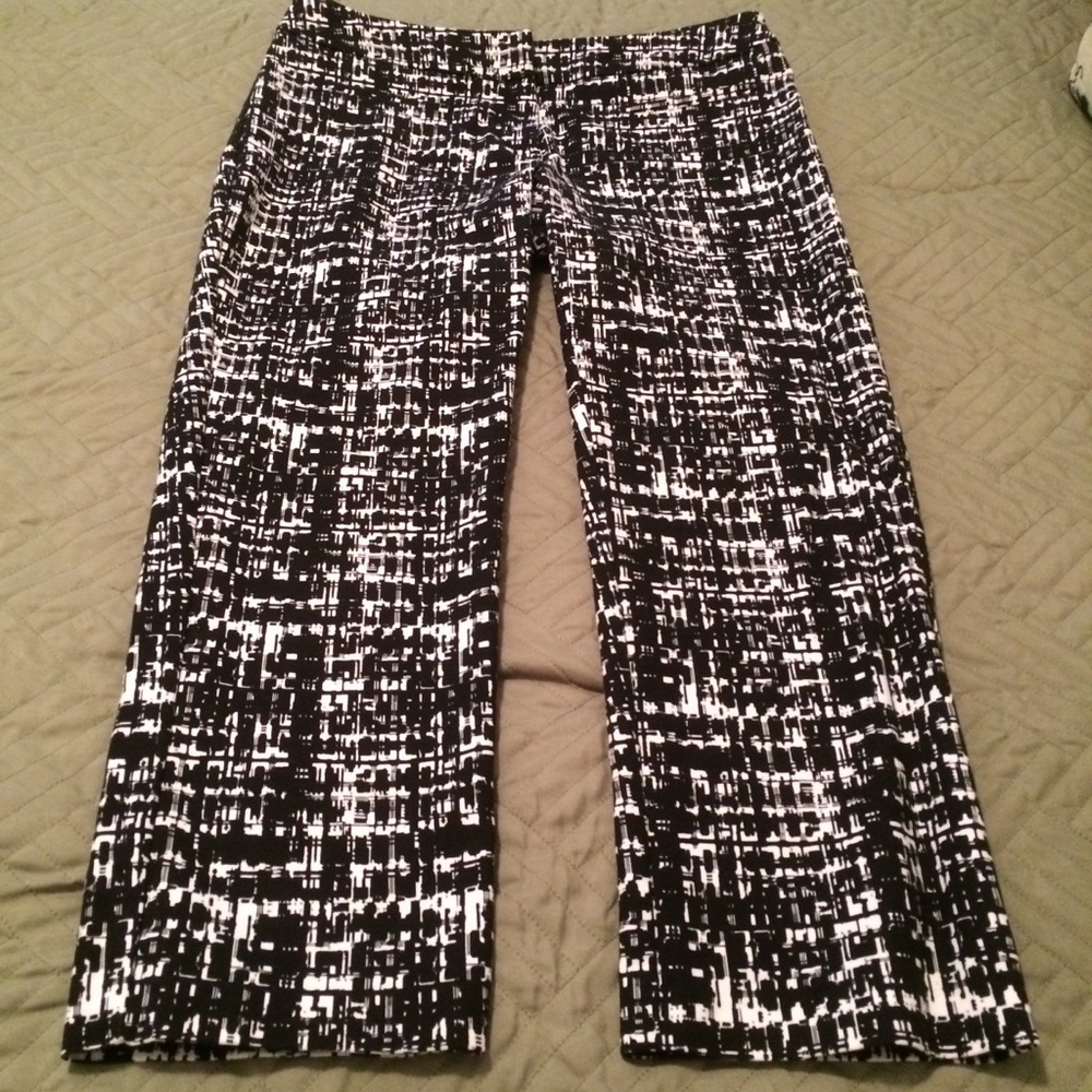 BLACK AND WHITE CAPRIS